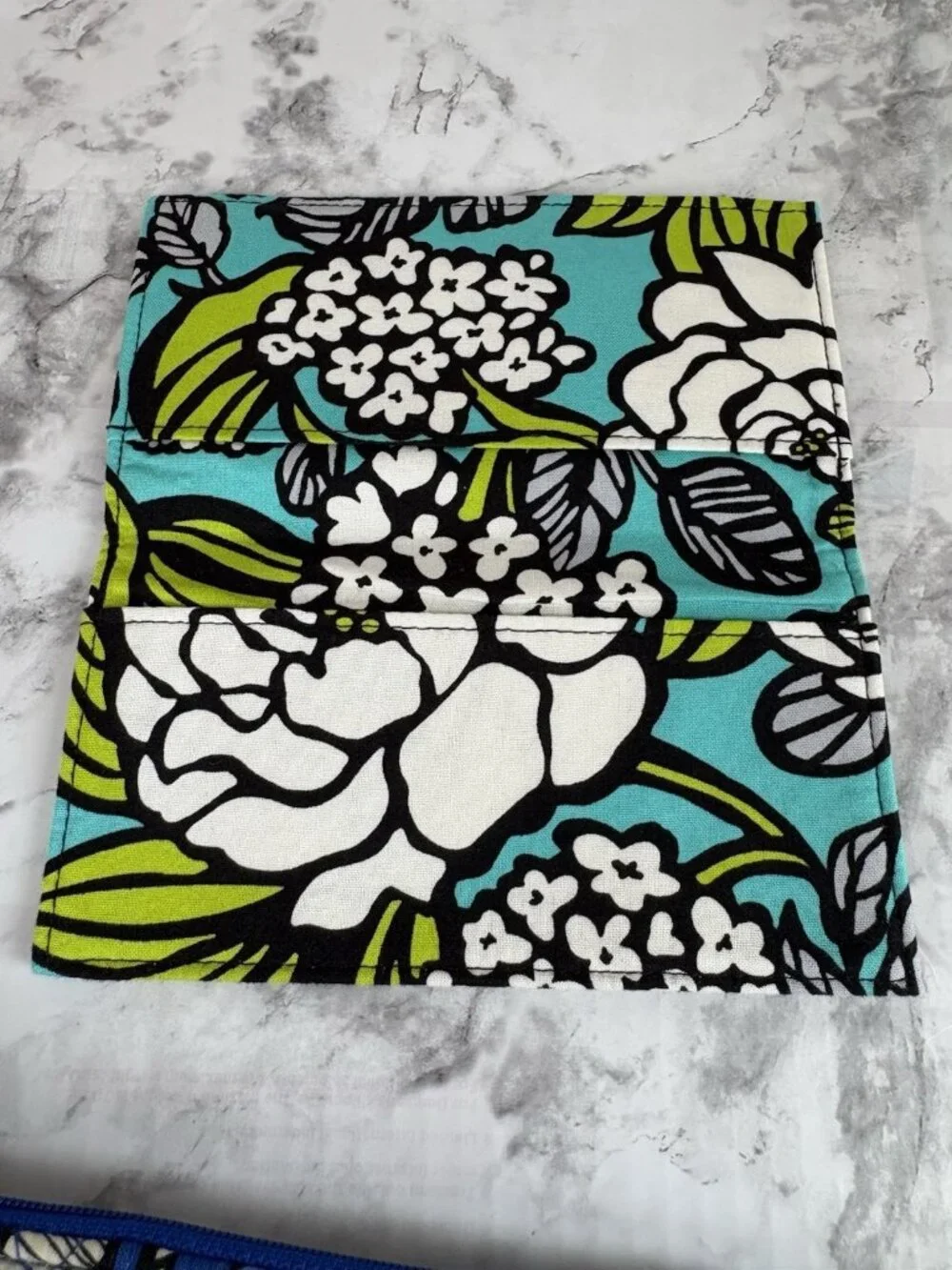 *Vera Bradley Checkbook Cover Case ISLAND BLOOMS Retired - Picture 2 of 5